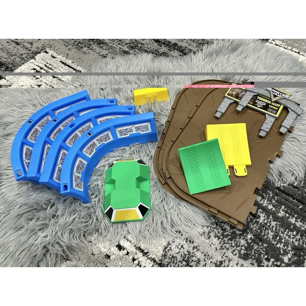 Monster Jam Kinetic Sand Monster Dirt Arena Set